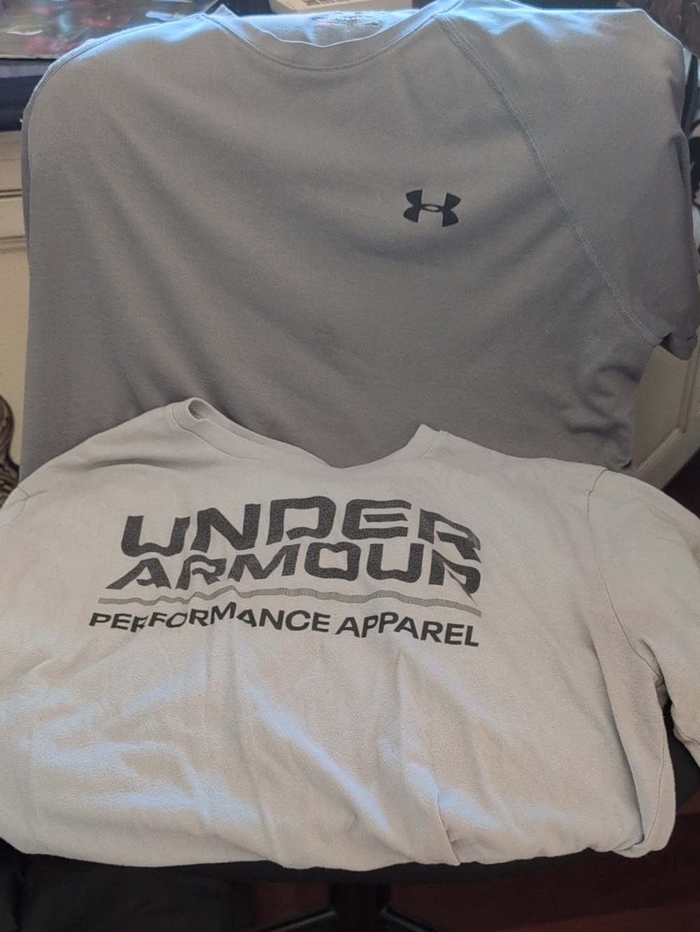2 Under Armour Light Gray Short Sleeve Tee with Logo One Heat Gear Other Fabric
